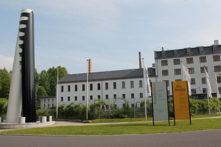 Porzellanikon Selb Plößberg – weißes Museumsgebäude am Plößberg